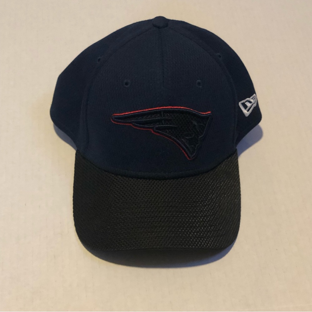 New Era 39thirty small/medium 100% polyester New England Patriots NFL hat